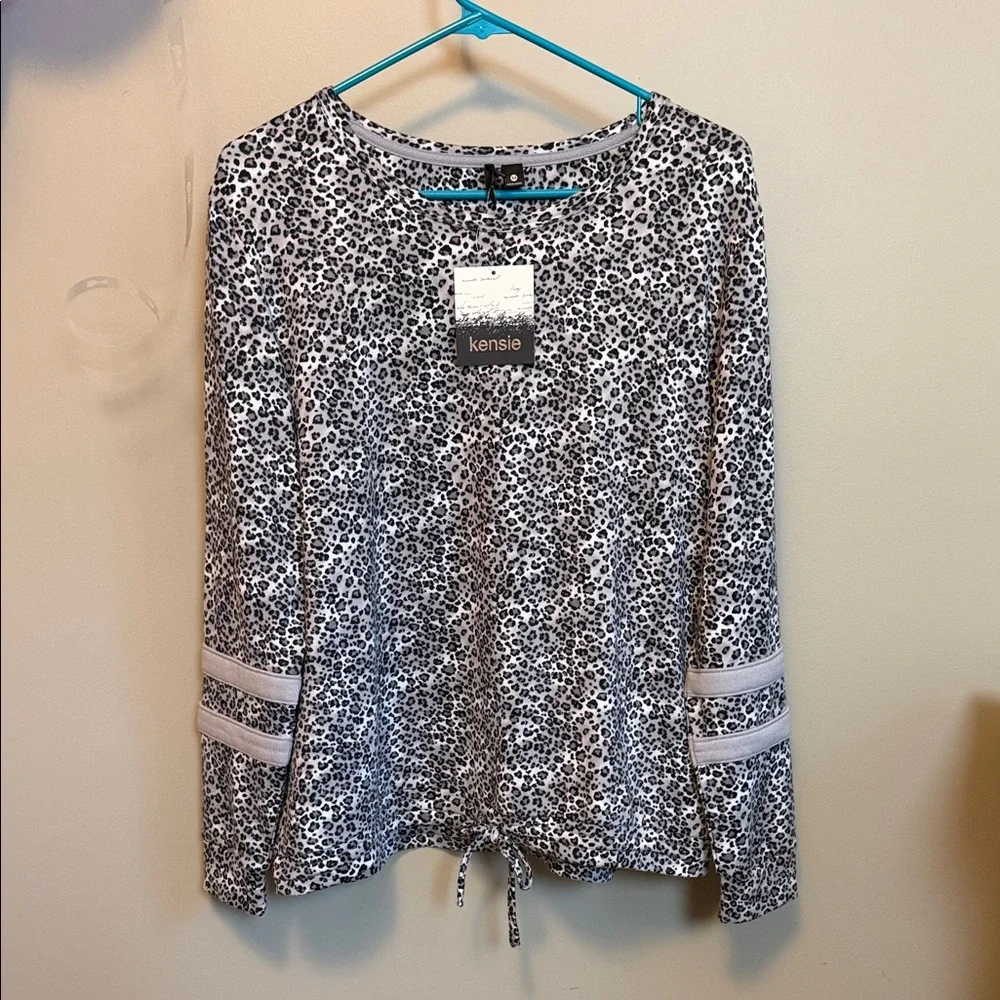 KENSIE Size Medium Black & Gray Leopard-Print Long Sleeve Drawstring Top - Picture 4 of 7